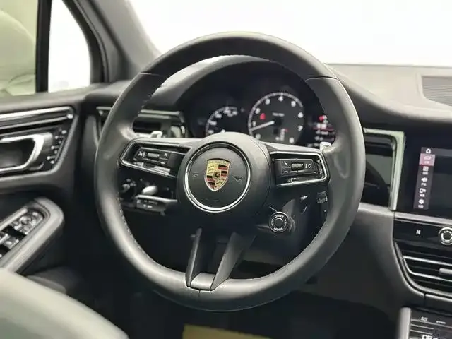 Porsche Macan — Фото автомобиля 15