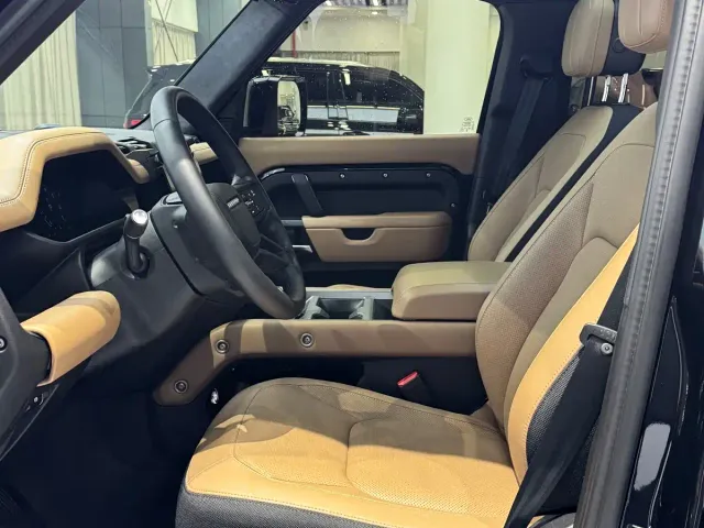 Land Rover Defender — Фото автомобиля 13