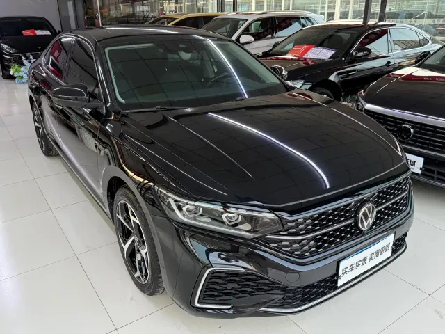 Volkswagen Passat — Фото автомобиля 3