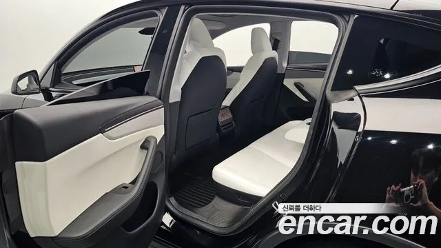 Tesla Model Y — Фото автомобиля 15