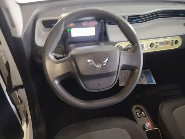 Wuling Hongguang Mini EV — Фото автомобиля 10