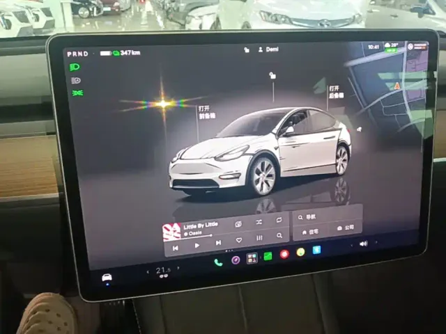 Tesla Model Y — Фото автомобиля 12