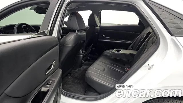 Hyundai Avante CN7 — Фото автомобиля 12