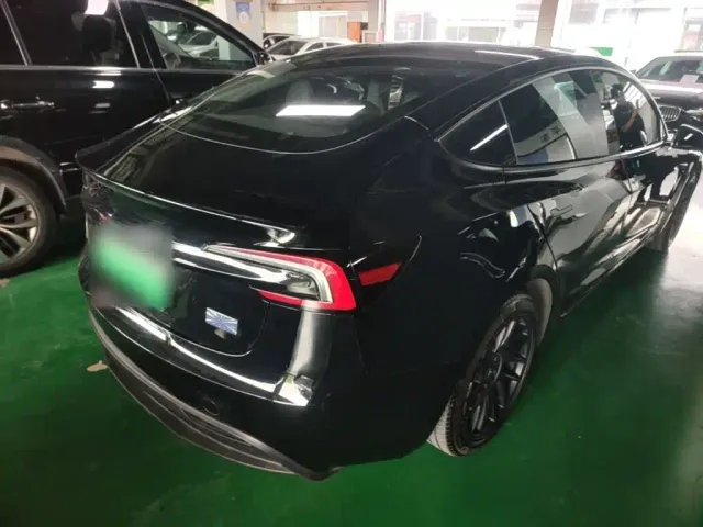 Tesla Model 3 — Фото автомобиля 4
