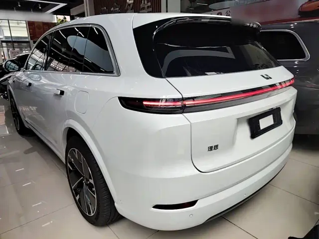Li Auto L7 — Фото автомобиля 5