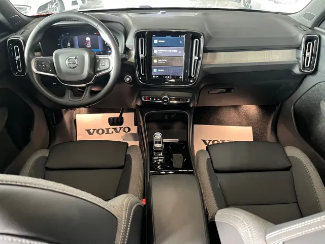 Volvo XC40 — Фото автомобиля 12
