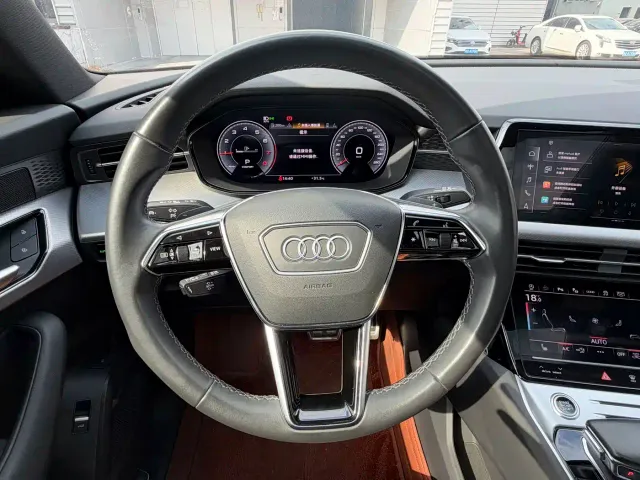 Audi Q6 — Фото автомобиля 15