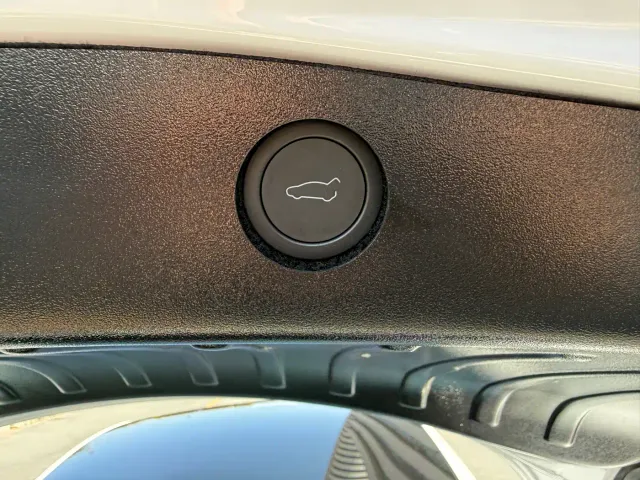 Tesla Model 3 — Фото автомобиля 14