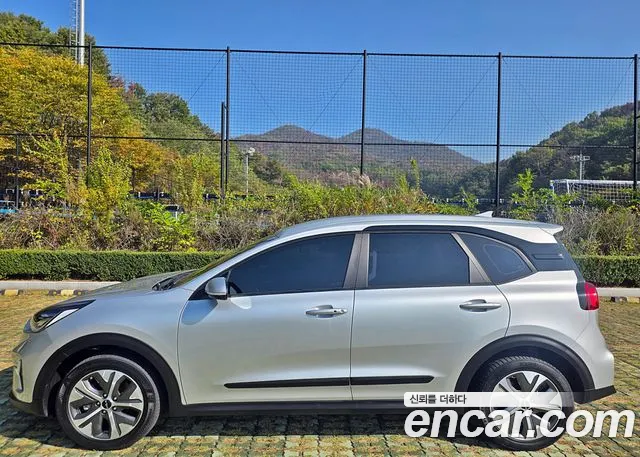 Kia Niro — Фото автомобиля 3