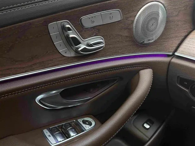 Mercedes-Benz E-Class — Фото автомобиля 10