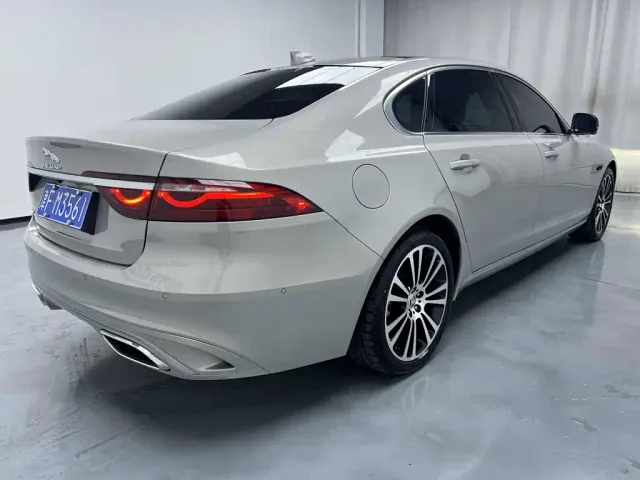 Jaguar XFL — Фото автомобиля 4