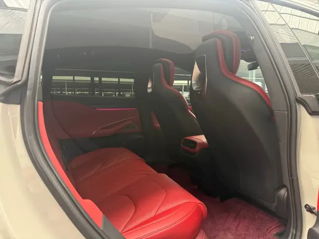 Xiaomi SU7 — Фото автомобиля 19