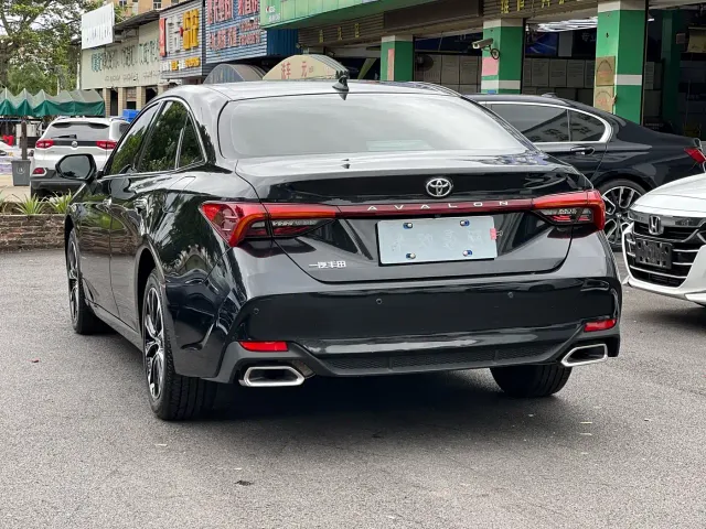 Toyota Avalon — Фото автомобиля 7