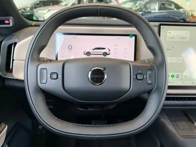 Volvo XC70 Plug-in Hybrid — Фото автомобиля 9