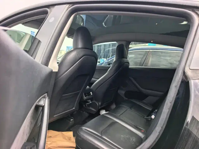 Tesla Model Y — Фото автомобиля 8