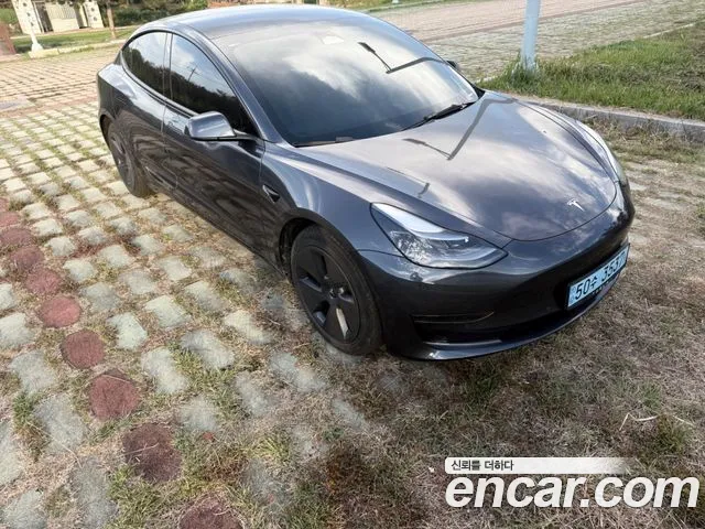 Фотография автомобиля — Tesla Model 3