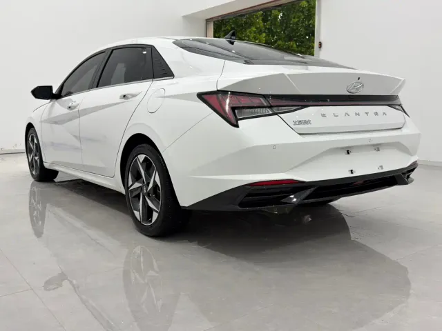 Hyundai Elantra — Фото автомобиля 4