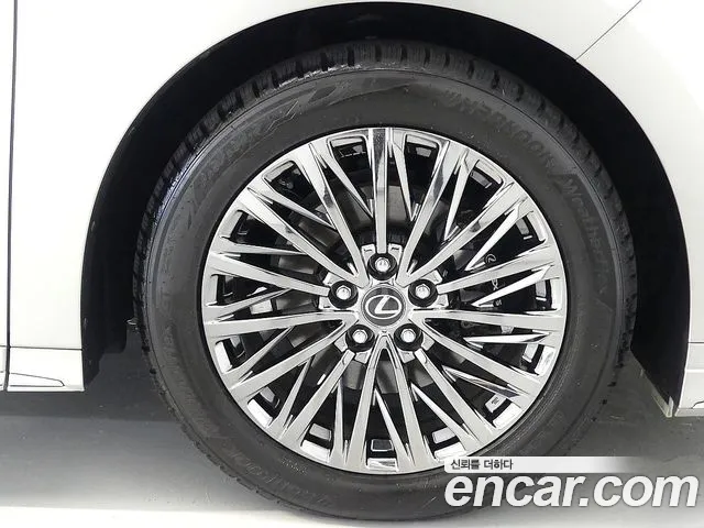 Lexus LM — Фото автомобиля 4