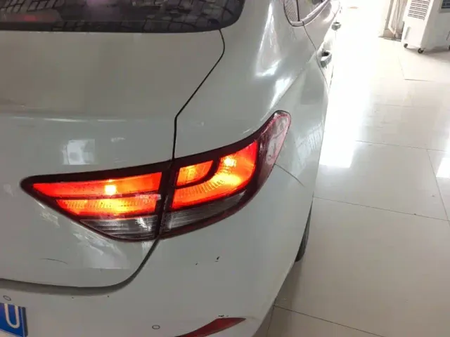 Hyundai Elantra — Фото автомобиля 7
