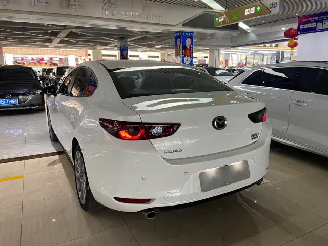 Mazda Axela — Фото автомобиля 6