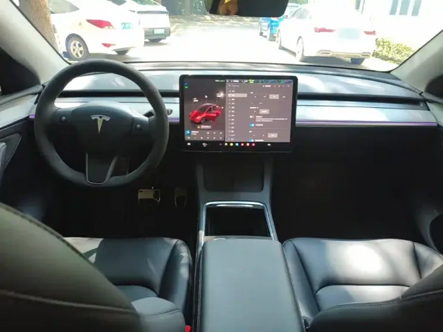 Tesla Model Y — Фото автомобиля 9