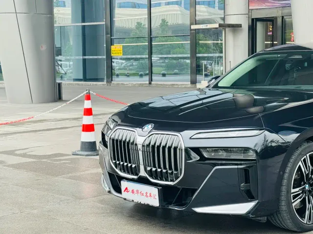 BMW 7 Series — Фото автомобиля 6