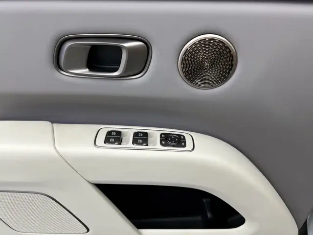 Li Auto i8 — Фото автомобиля 14