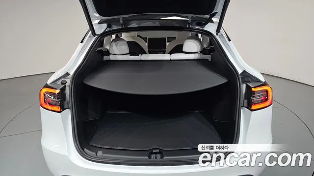 Tesla Model Y — Фото автомобиля 25