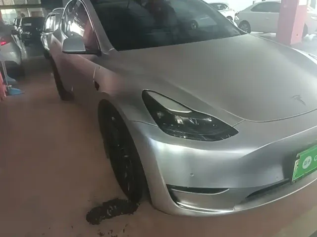 Tesla Model Y — Фото автомобиля 3