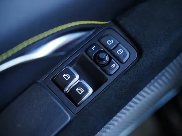 Lotus Emira — Фото автомобиля 28