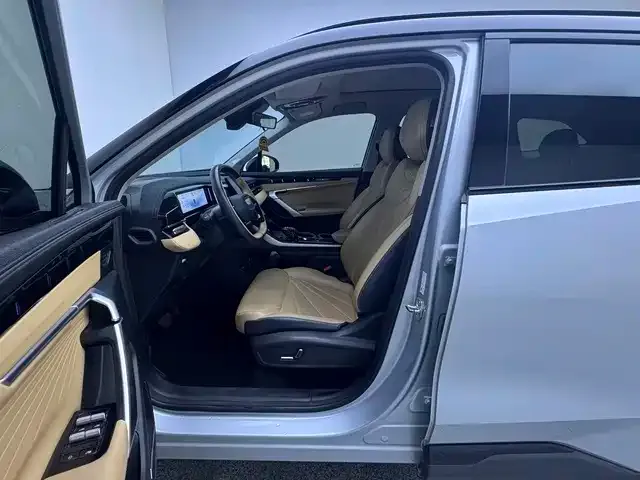 Geely Boyue L — Фото автомобиля 5