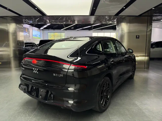 IM Motors LS6 — Фото автомобиля 14