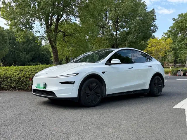 Фотография автомобиля — Tesla Model Y