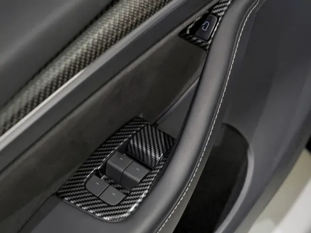 Tesla Model Y — Фото автомобиля 6