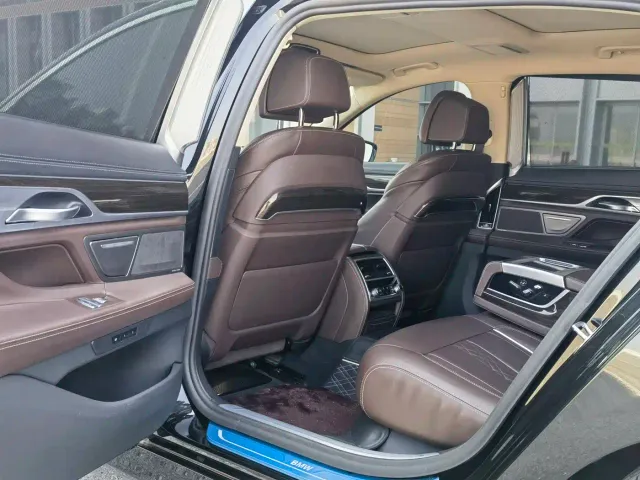 BMW BMW 7 Series 2021 Model 730Li Luxury Package — Фото автомобиля 9