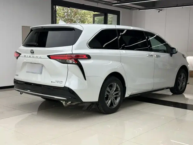 Toyota Toyota Sienna 2026 2.5L Hybrid AWD Exclusive Edition — Фото автомобиля 11