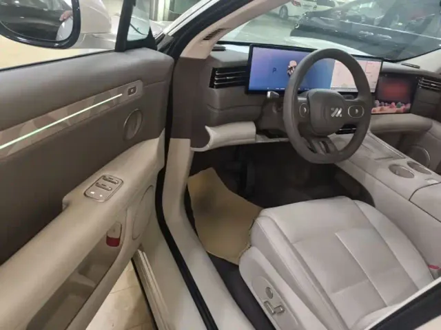 IM Motors LS6 — Фото автомобиля 15