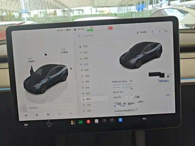 Tesla Model Y — Фото автомобиля 11
