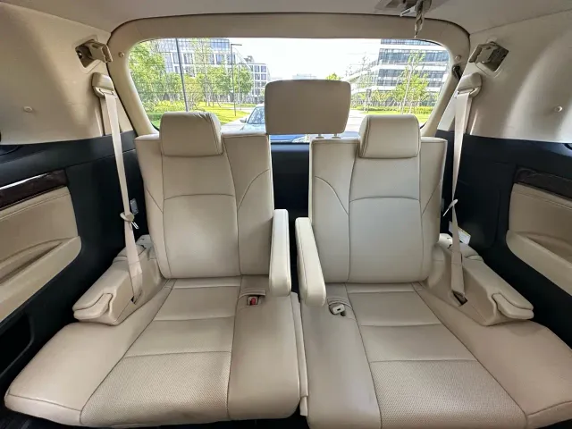 Toyota Alphard — Фото автомобиля 22