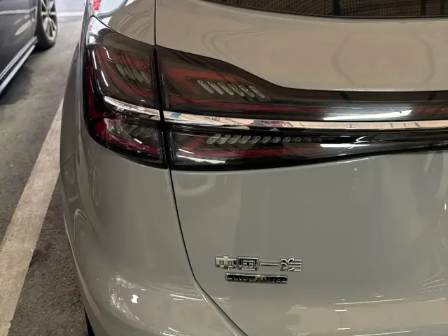 Hongqi HS5 — Фото автомобиля 6