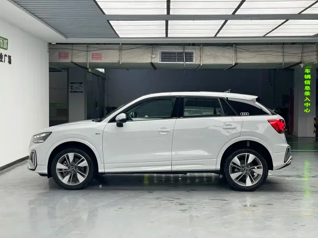 Audi Q2L — Фото автомобиля 7