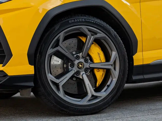 Lamborghini Urus — Фото автомобиля 8