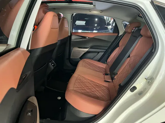 Changan Eado — Фото автомобиля 9