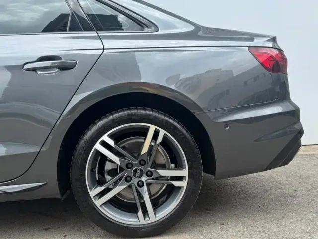 Audi A4L — Фото автомобиля 7