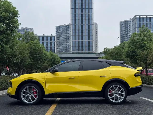 Lotus Eletre — Фото автомобиля 3