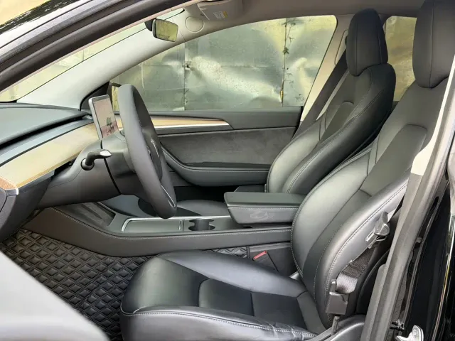 Tesla Model Y — Фото автомобиля 6