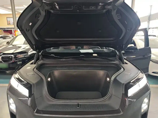 Nio ES8 — Фото автомобиля 19