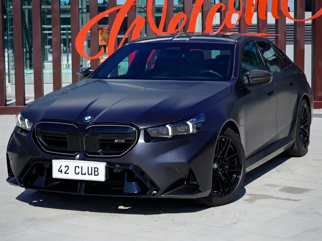 Фотография автомобиля — BMW M5
