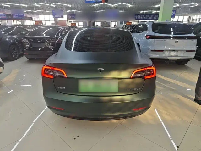 Tesla Model 3 — Фото автомобиля 5