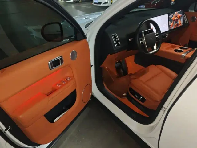 Li Auto L7 — Фото автомобиля 12